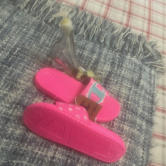 PRETTY 😍 PINK CHAMPION SLIDES . - Picture 4 of 5